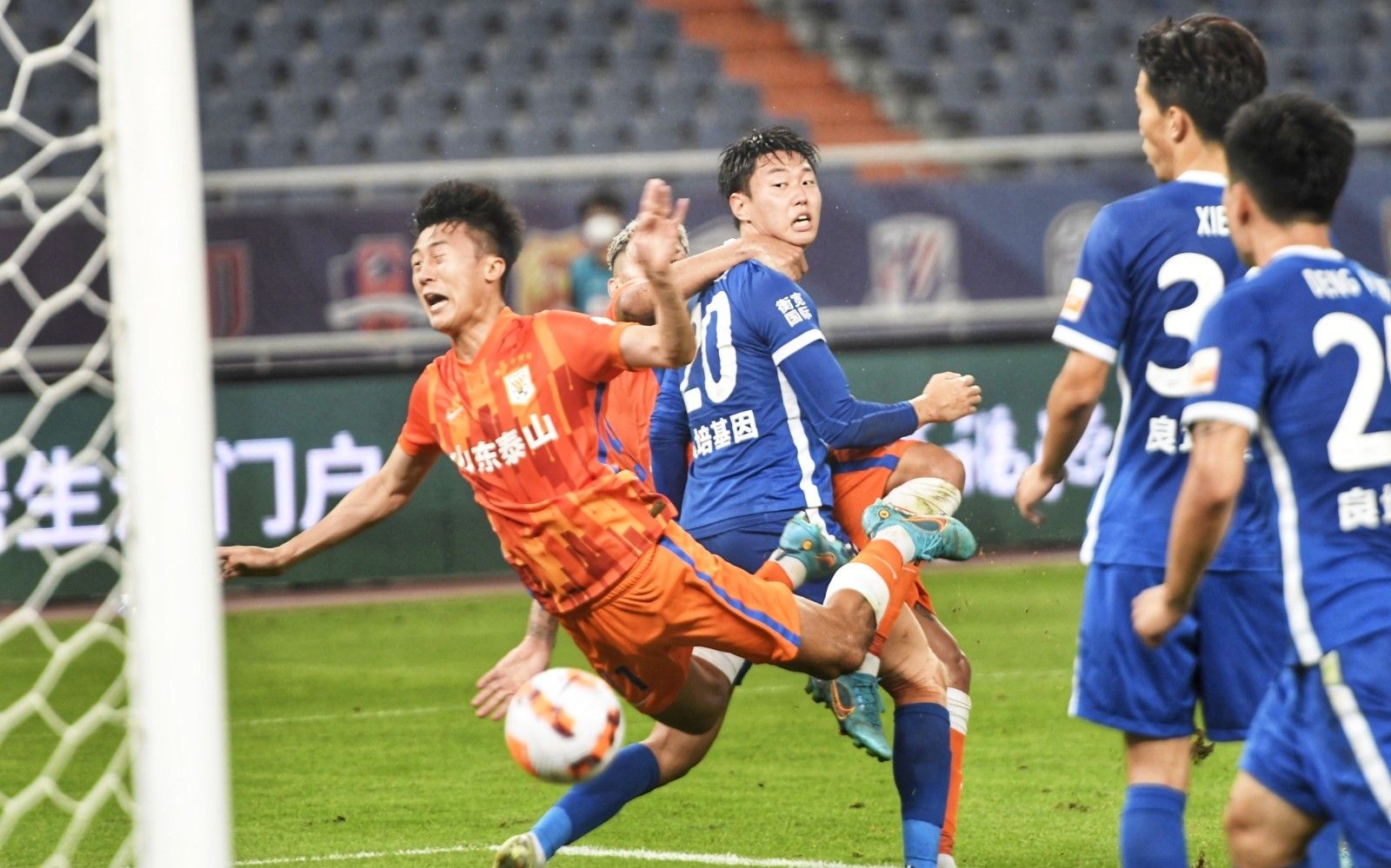 记者：梅西不考虑以球员身份回巴萨，若回归会是担任管理职务（记者称梅西无意以球员身份重返巴萨，回归或将出任管理层）