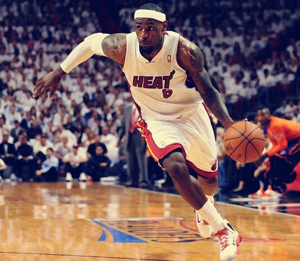 奥蓬达：我身处世界最大俱乐部之一，经历困难后为处子球高兴（奥蓬达：效力世界顶级豪门之一，走出低谷后为处子球欣喜）