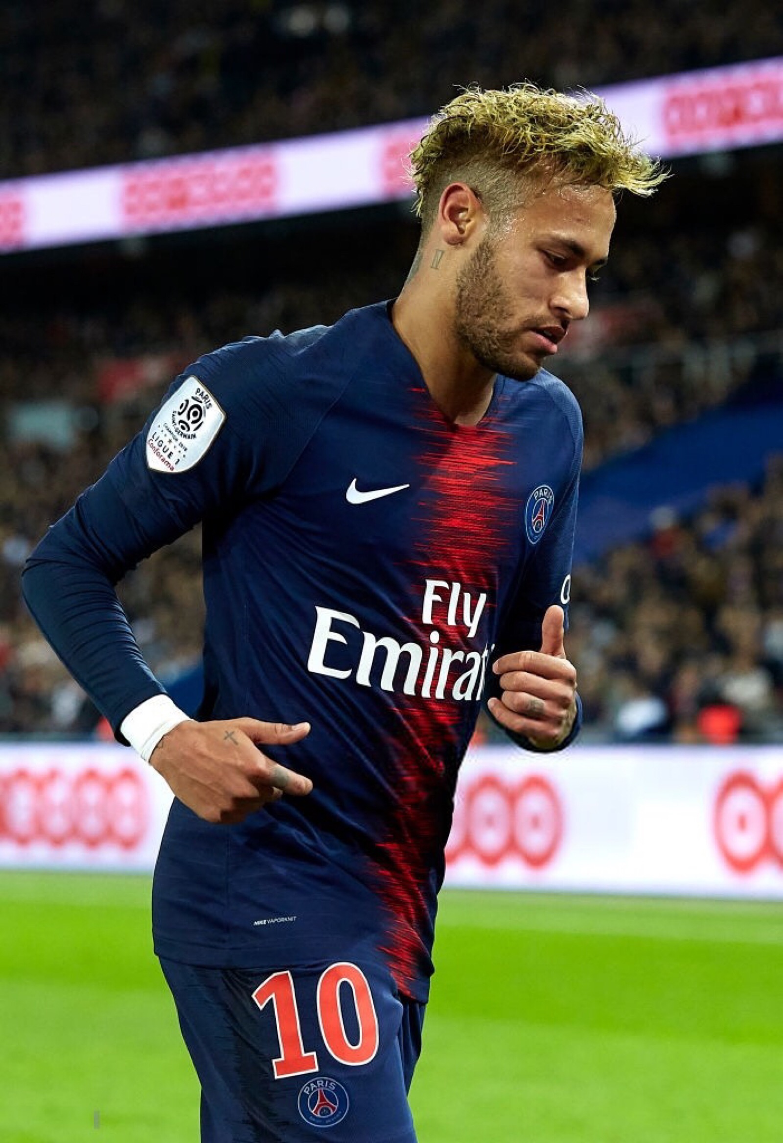 杨瀚森的突破瞬间：顶开对手，展现非凡实力（杨瀚森的高光突破：顶开对手，实力尽显）