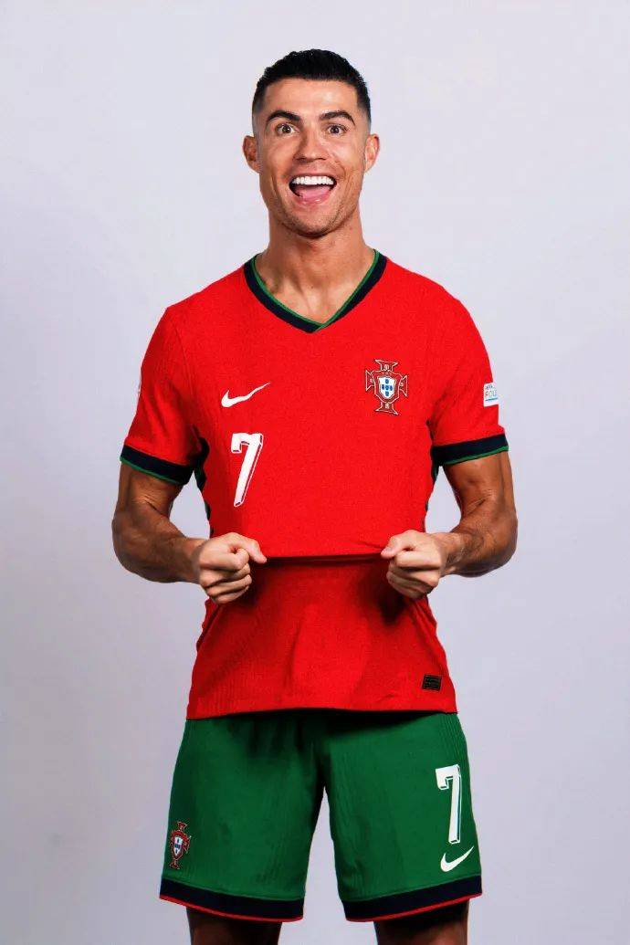 申京：KD对待训练就像比赛一样全力投入，19年如一日的坚持（申京赞KD训练投入如赛场，19年如一日坚持不怠）