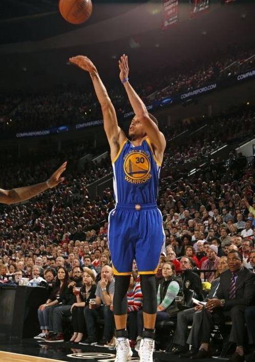 利物浦萨拉赫末段进球险胜曼联（萨拉赫终场前破门，利物浦险胜曼联）