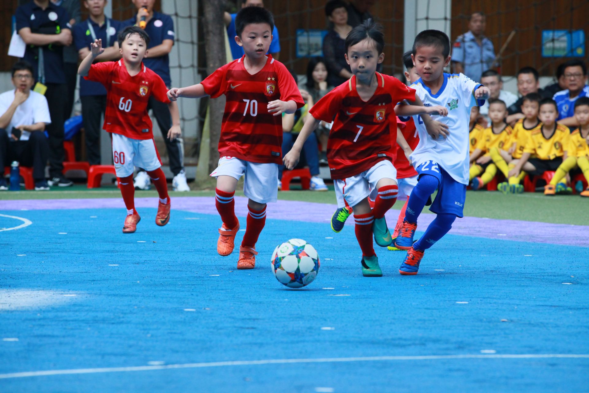 若日尼奥同时斩获欧冠&解放者杯，为达此成就的第15位球员（若日尼奥成史上第15位同时加冕欧冠与解放者杯的球员）