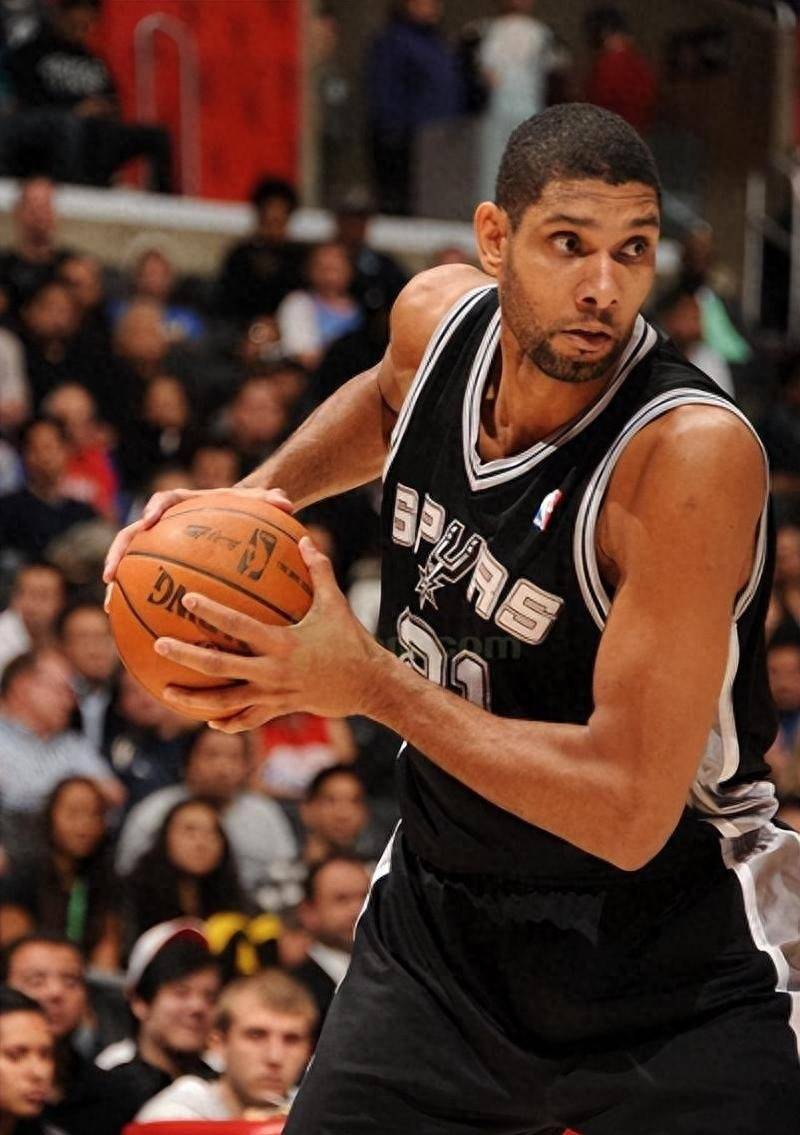 足球+音乐会，河南主帅拉莫斯当乐团指挥&阿奇姆彭等球员参加（当足球遇见音乐：河南主帅拉莫斯执棒，阿奇姆彭等球员助阵）