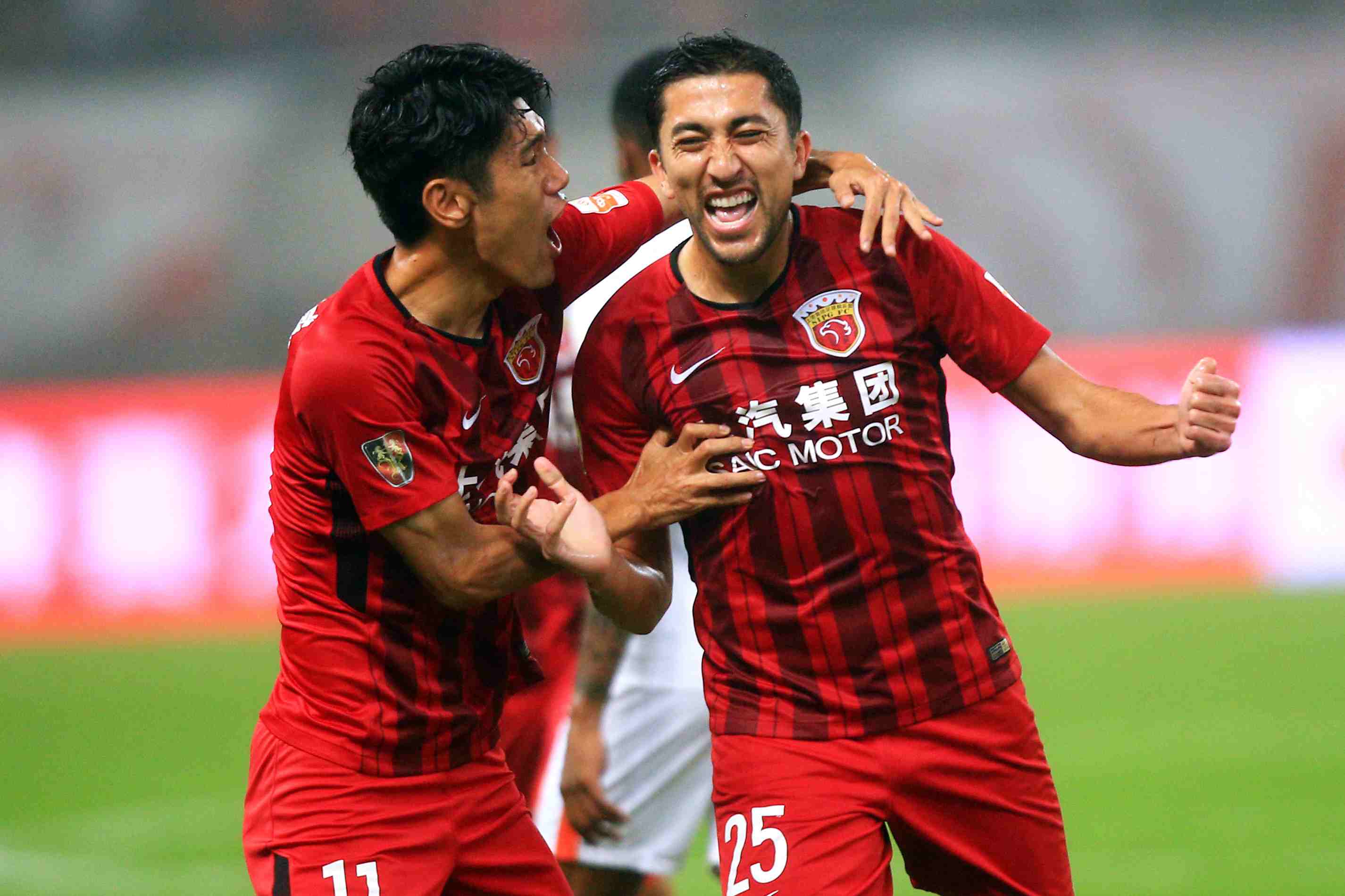 路人称是其拳迷&请喝奶茶 朱芳雨回应时玩梗：奶茶我只喝萨姆纳（路人自称其“拳迷”欲请喝奶茶，朱芳雨幽默回怼：奶茶只喝萨姆纳）