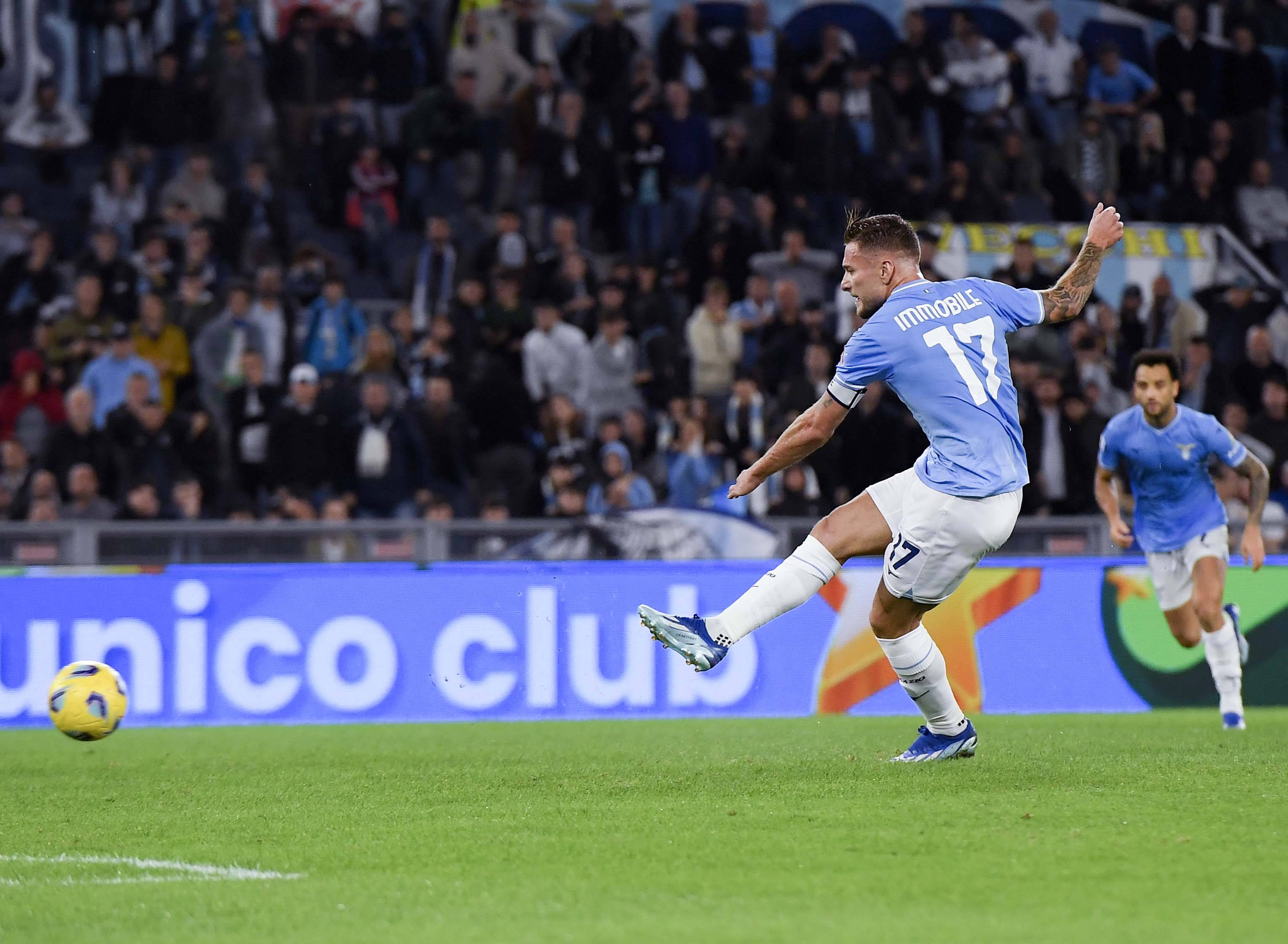 球迷：这球踢得跟动画一样（球迷直呼：这球像动画片一样）