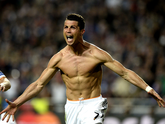 奥尔莫：我们信任弗里克的战术理念，队内大家都步调一致（奥尔莫：全队认可弗里克的战术思路，内部步调高度一致）