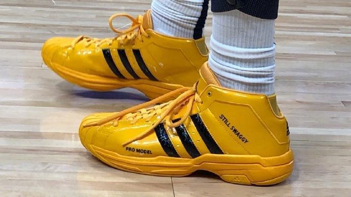 科尔：霍福德首节4记三分打开局面，这才是制胜的关键（科尔：霍福德首节四记三分奠定胜势，制胜关键在此）