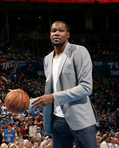 篮球湖人球员关键防守贡献显著（湖人球员关键时刻防守表现抢眼）