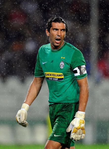 意媒：AC米兰将和罗马在冬窗争夺齐尔克泽（意媒：AC米兰与罗马将于冬窗竞逐齐尔克泽）