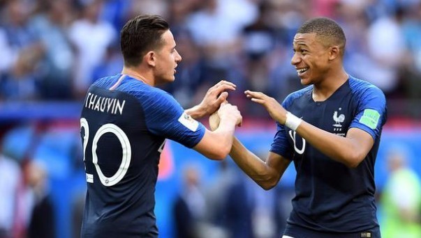 面对韩国梅开二度制胜，拜合拉木荣获本届熊猫杯赛事MVP（梅开二度制胜韩国，拜合拉木荣膺熊猫杯MVP）