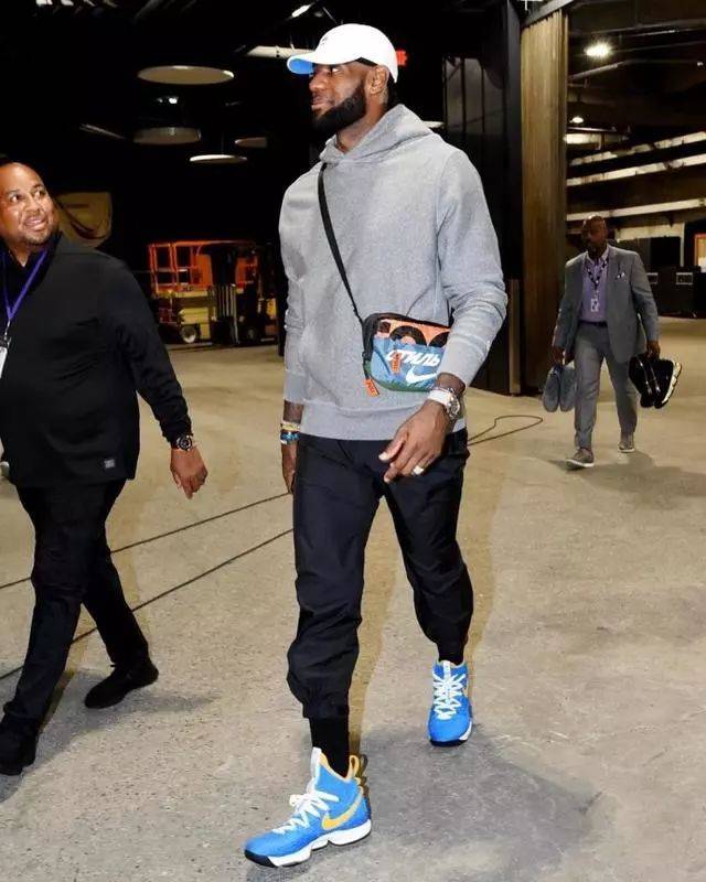 后腰全场传球成功率达 92%，表现全面（后腰传球成功率高达92%，攻防俱佳）