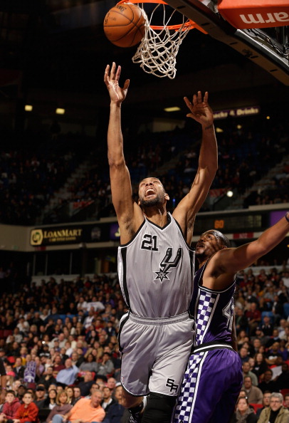 亚历山大三节12中10轻取33分，连续95场拿到20+（亚历山大三节12投10中轰33分，连续95场斩获20+）