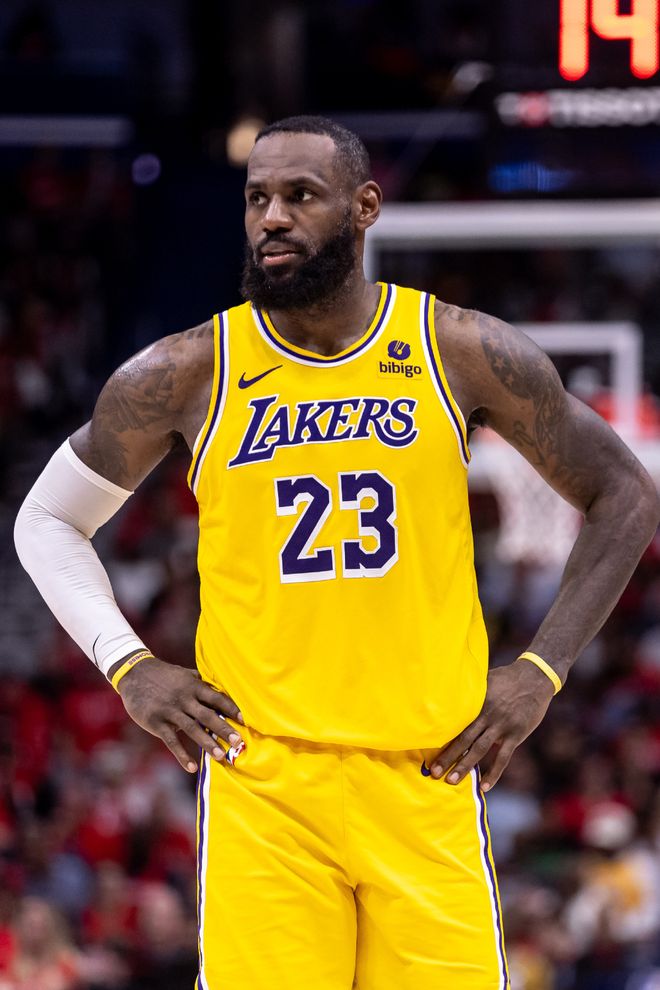 唐斯回归故地，重温旧梦（唐斯重返旧地，追忆往昔）