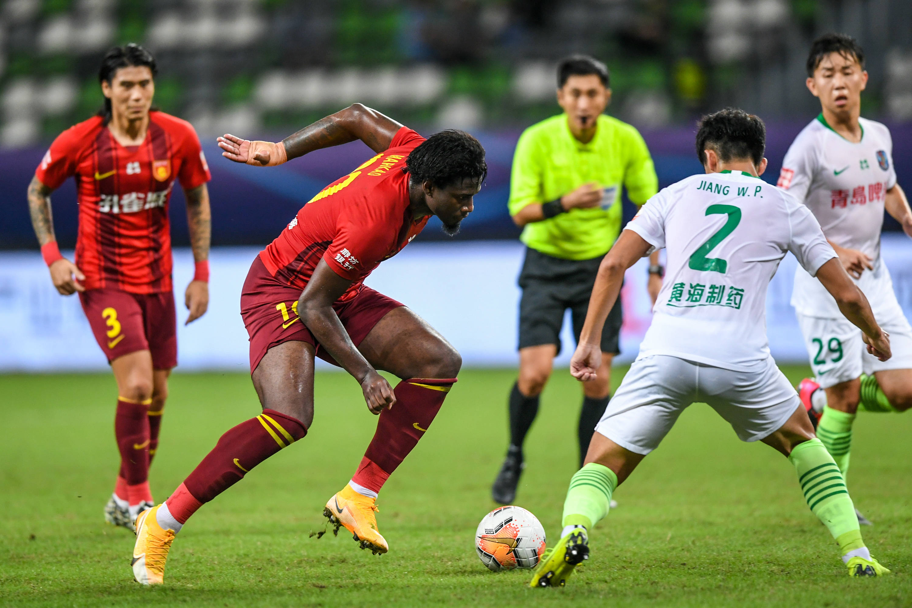 埃默松：我并不怀念在米兰的日子；那儿的人聊我比聊C罗还多（埃默松直言不怀念米兰：当地谈论我比谈C罗还频繁）