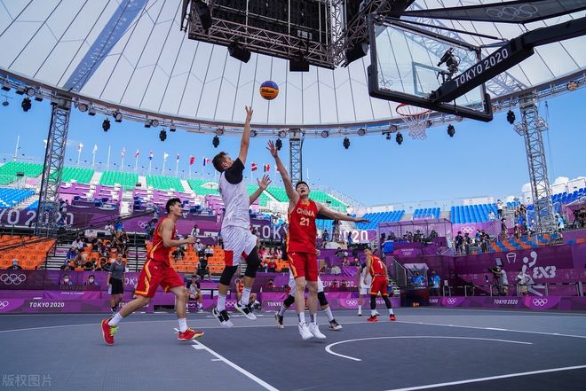 古德蒂手术成功 持拐杖回归执教 博斯科维奇+马尔科娃冲击新赛季（古德蒂术后康复拄拐复出执教 博斯科维奇与马尔科娃剑指新赛季）