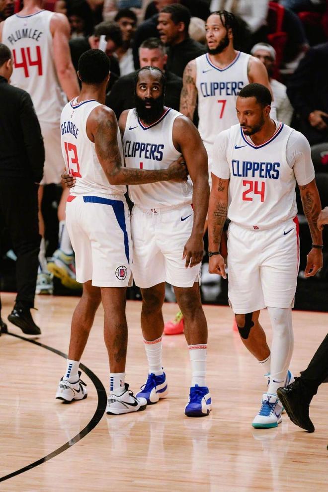 韩K联战报：李东俊进球被吹，浦项铁人0-0闷平全北现代（韩职联战报：李东俊进球被判无效，浦项铁人与全北现代互交白卷）