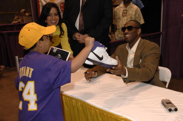 欧冠积分榜形势：拜仁阿森纳全胜，巴黎皇马遭首败，意甲陷危机（欧冠积分风云：拜仁阿森纳全胜领跑，巴黎皇马遭首败，意甲告急）